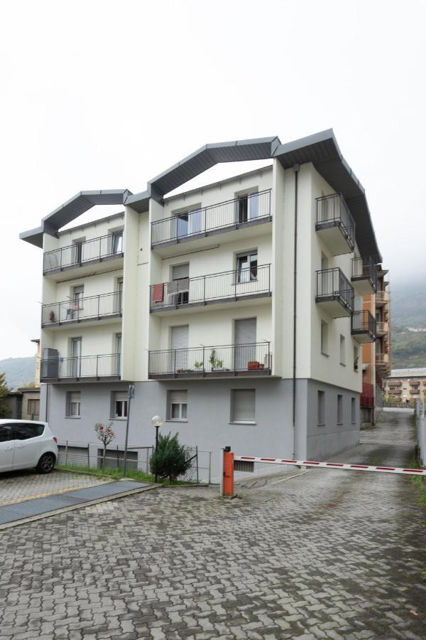 Casa Vacanze Valeria Sondrio Exterior photo